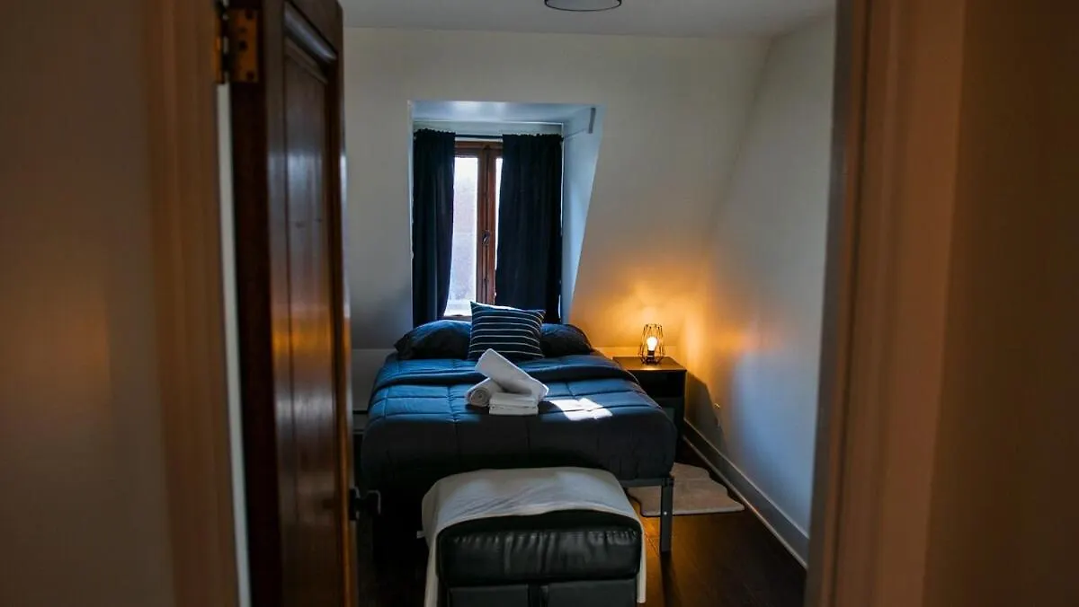 Spacious Two Stories Condo In Old Port Free Parking モントリオール 0*,  カナダ